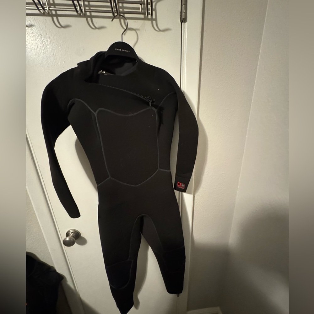 Patagonia
W's R4 Yulex Front-Zip Hooded Full Suit
Style #88495
Never worn